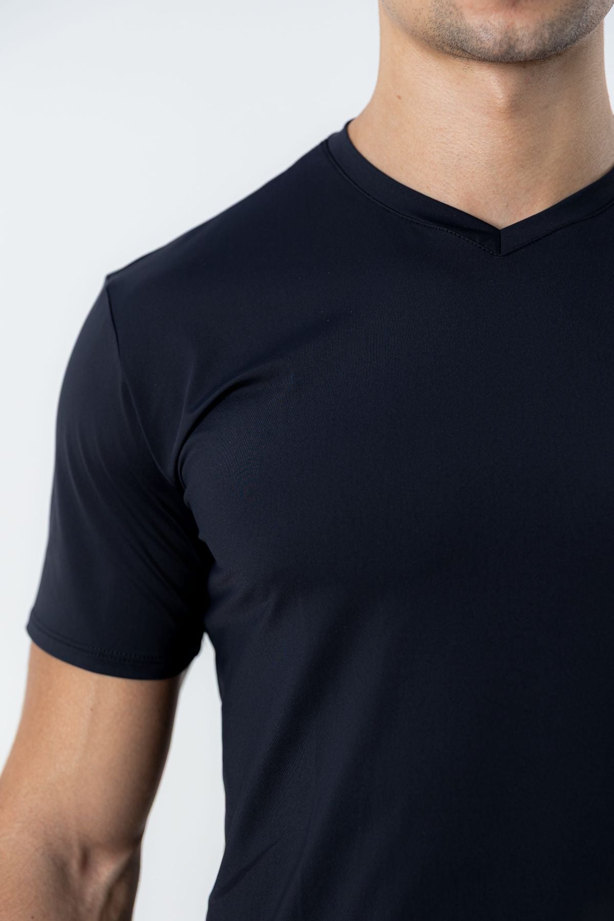 Camiseta Masculina Poliamida Tech Force - Gola V - Preto