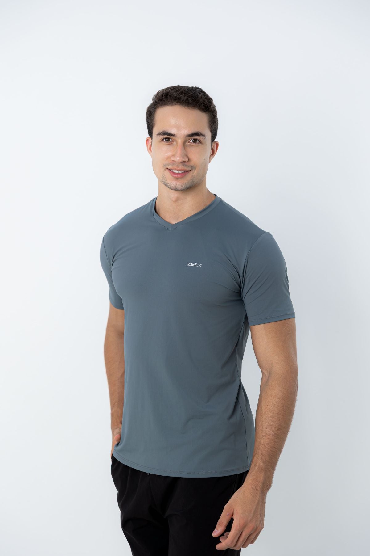 Camiseta Masculina Poliamida Tech Force - Gola V - Cinza
