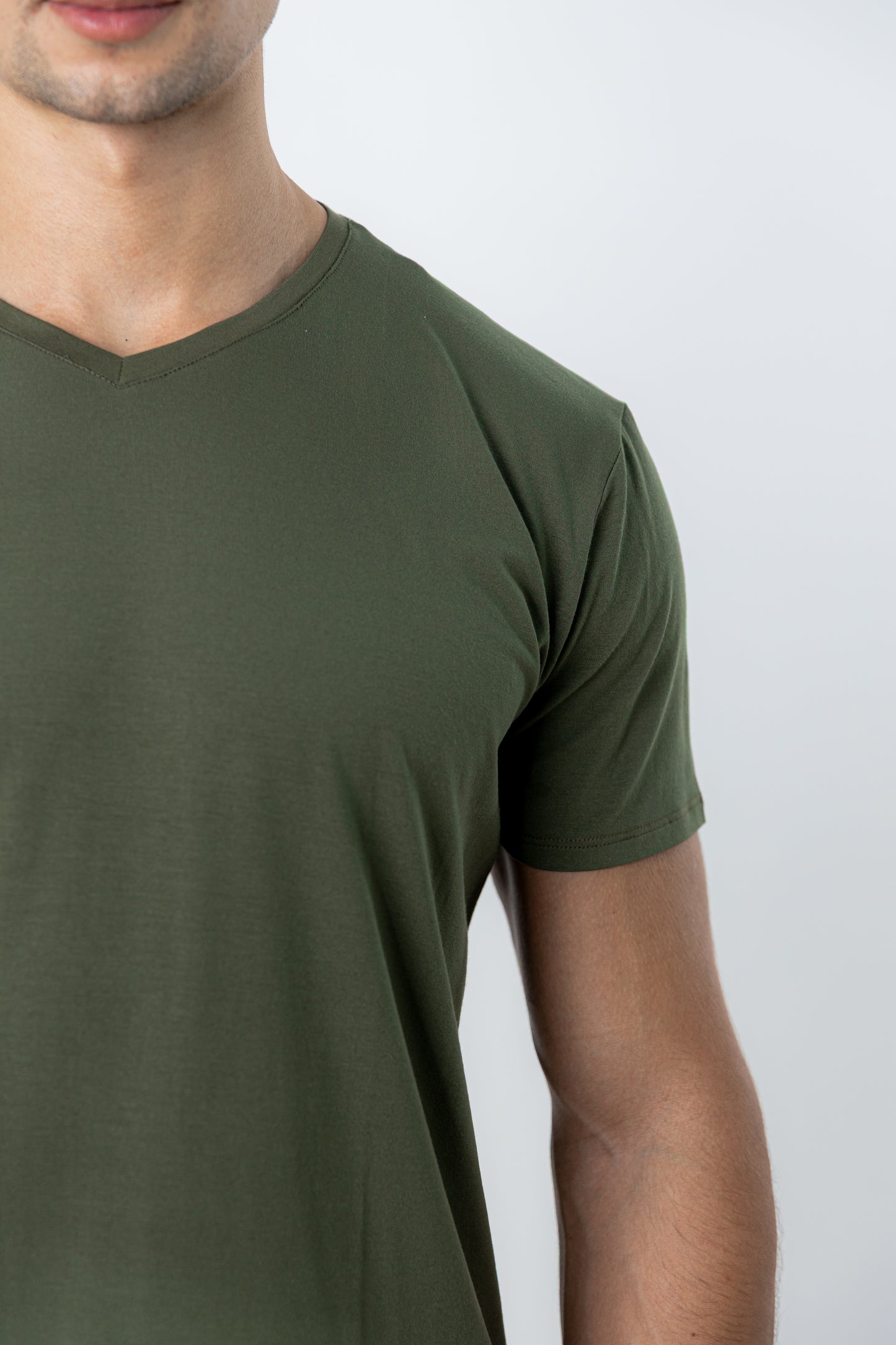 Camiseta Tech Urban Modal - Gola V - Verde Militar