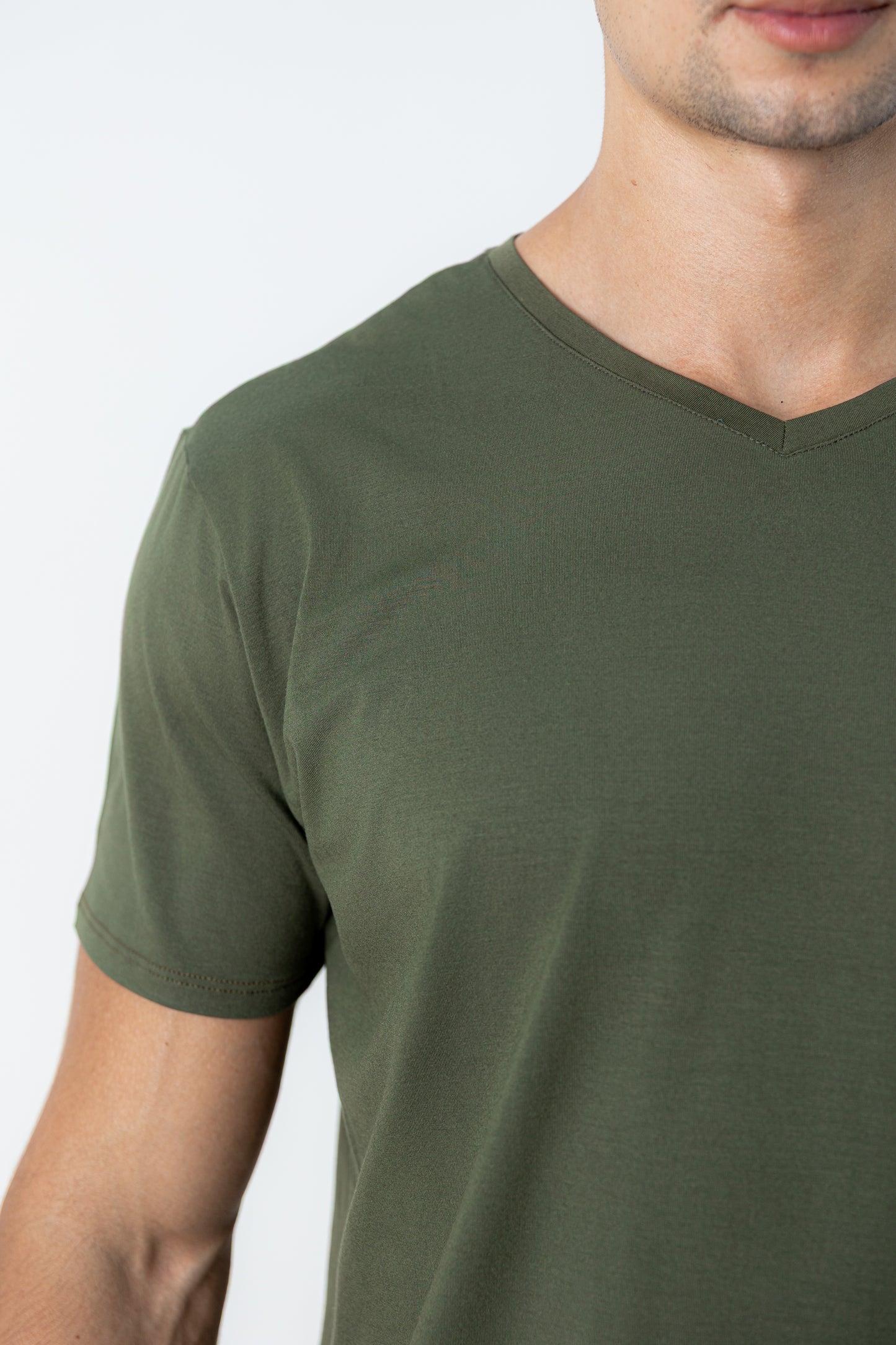 Camiseta Tech Urban Modal - Gola V - Verde Militar